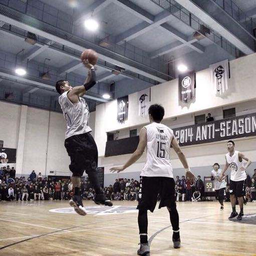 头盔哥为什么进不了cba（北京街头篮球“网红级”球员，却因身高劣势五年内三次落选CBA）