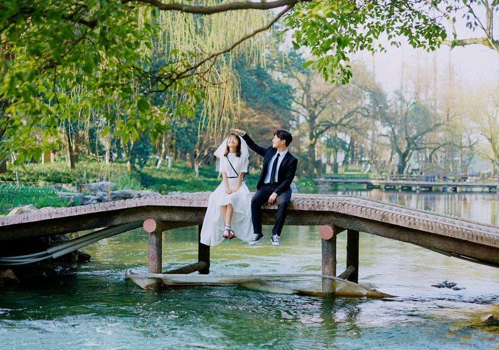 婚纱照指南：杭州婚纱照选哪家好？解锁金秋杭州优秀婚纱摄影推荐