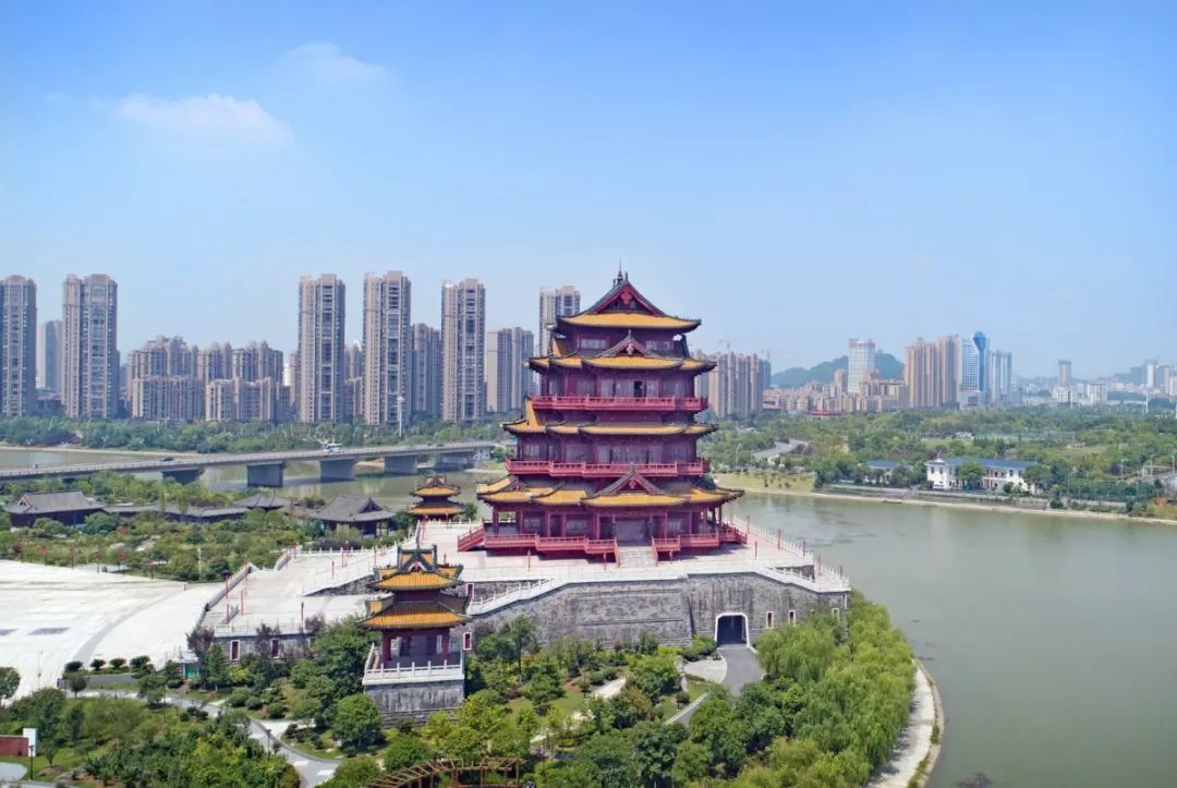 江西宜春最年轻的富豪：90后小子，白手起家创业，身家100亿