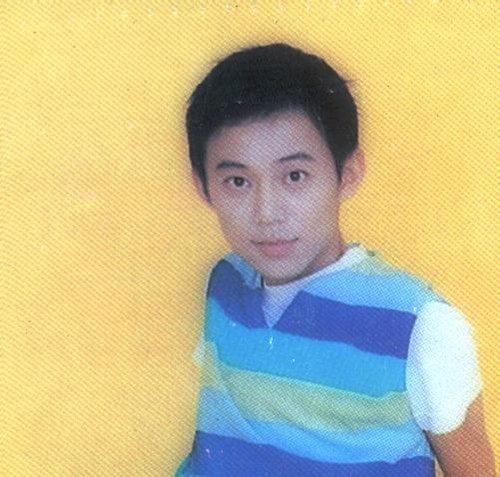 清醒的何炅：不签经纪公司，在湖南卫视兼职，独闯娱乐圈28年