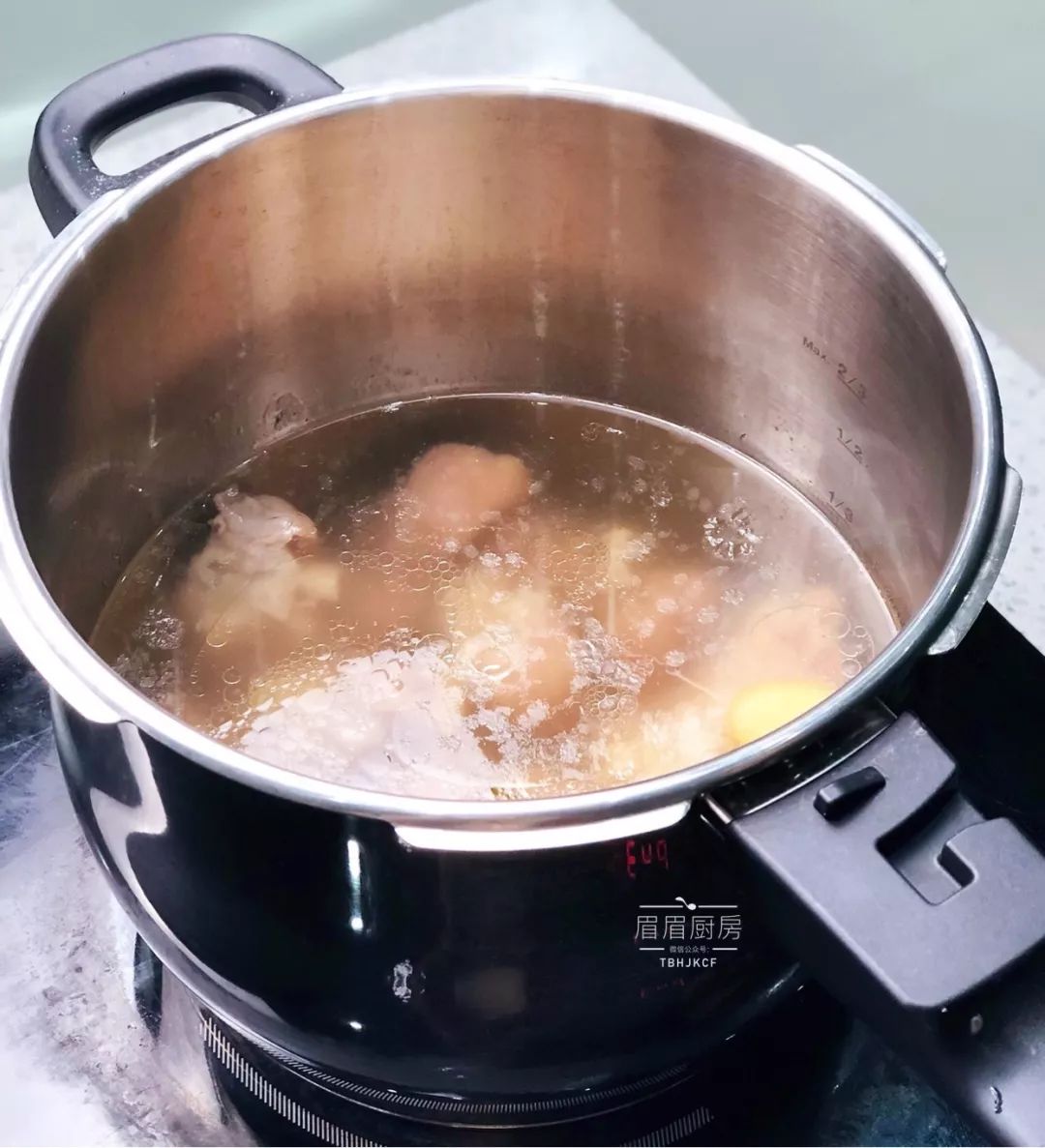 猪蹄好吃毛难去？肉铺老板告诉我4个去毛小妙招，轻松处理又干净
