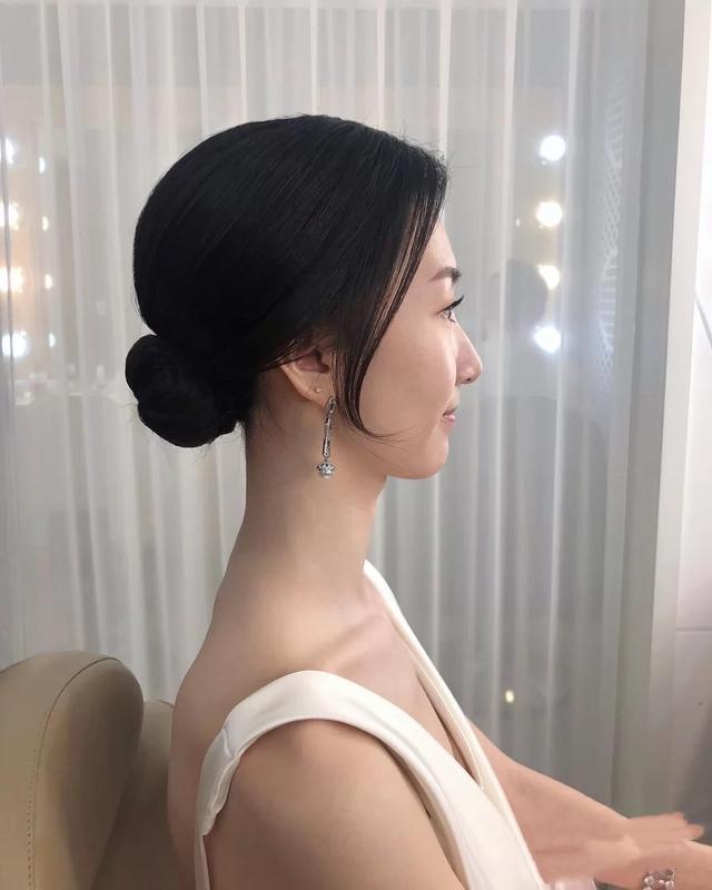 盘头发简单好看的步骤 40一50岁盘头发型教程 - 汽车时代网