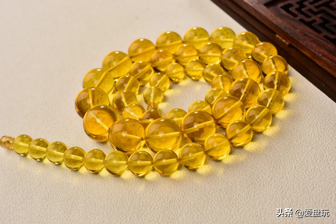 一条红蜜蜡,卖1万?玩友:咋瞅着像豆腐乳成精