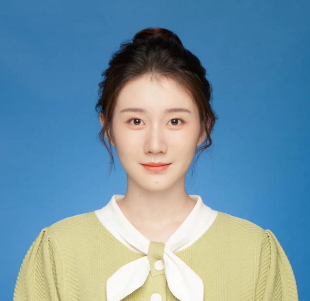 学会这几个上镜小技巧，注意穿衣发型、妆容表情，拍出完美证件照