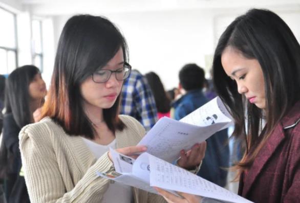 985、211大学毕业的研究生，月薪到底能拿多少？现实将为大家揭秘