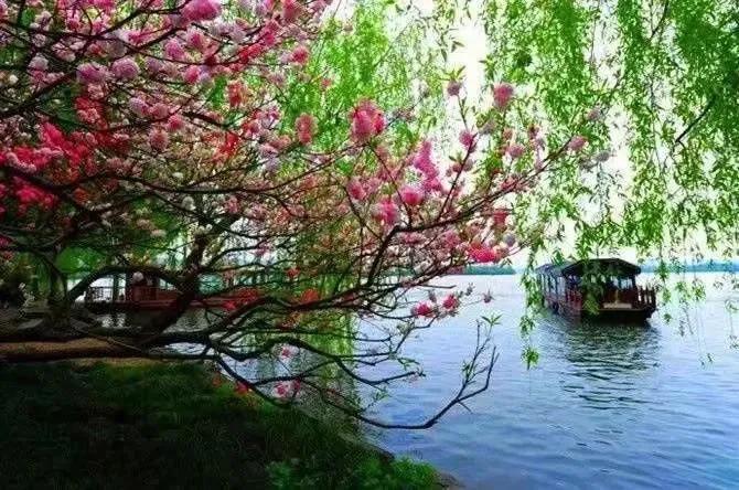 中英双语《游山西村》注释和译文