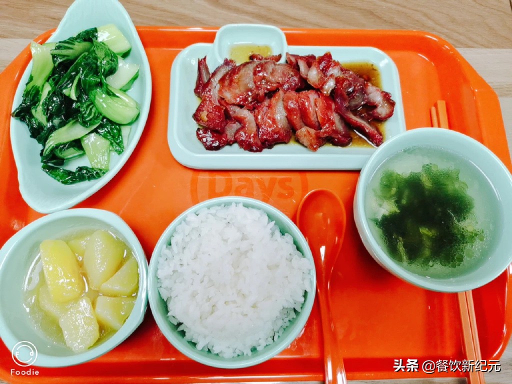 看完南方大学的食堂，再看北方大学的食堂，网友：差距真大啊