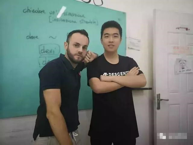 喜迎教师节，泓钰意大利语培训学校今天举行庆祝晚会