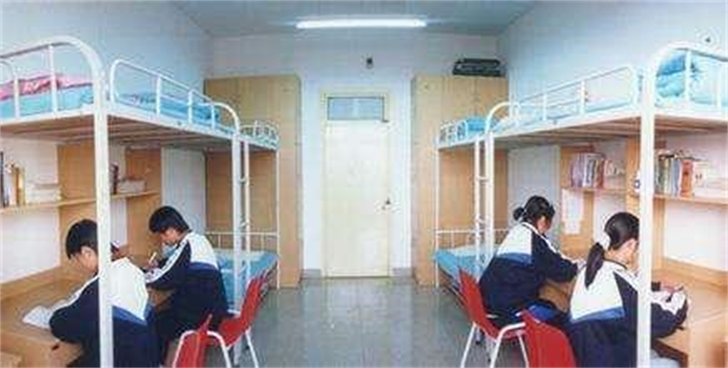 有关部门下令通知，大学生在读期间严禁在校外租房，家长拍手称赞