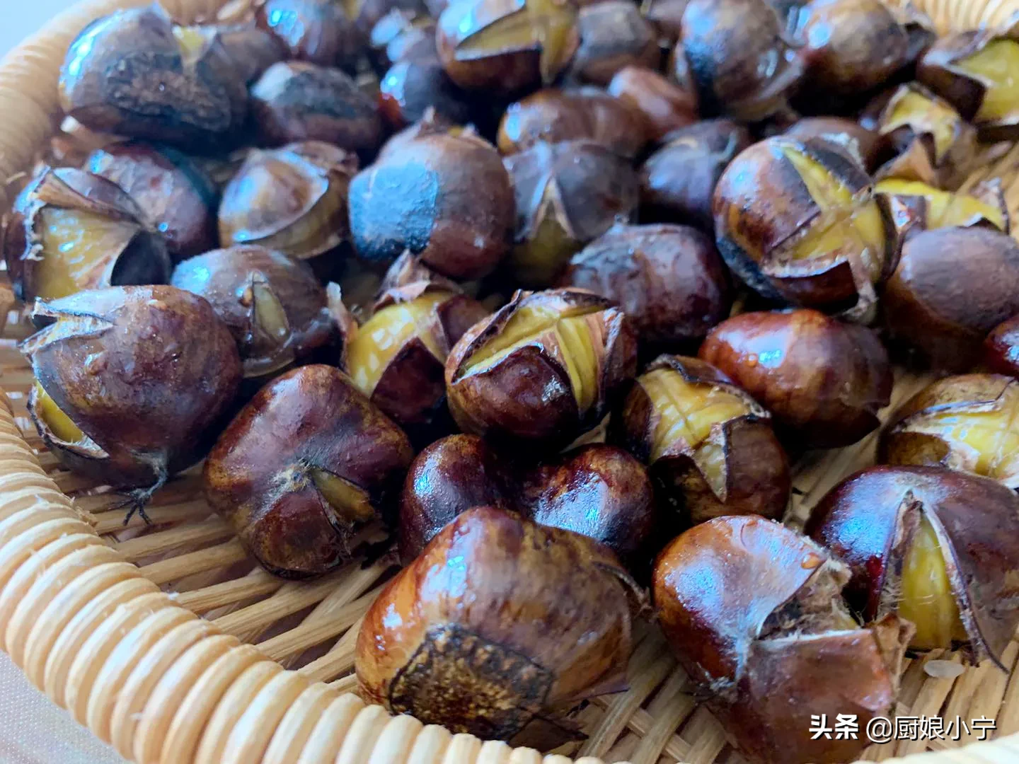 我家糖炒栗子从不买,有电饭锅就能做,1秒剥皮,香甜软糯超好吃