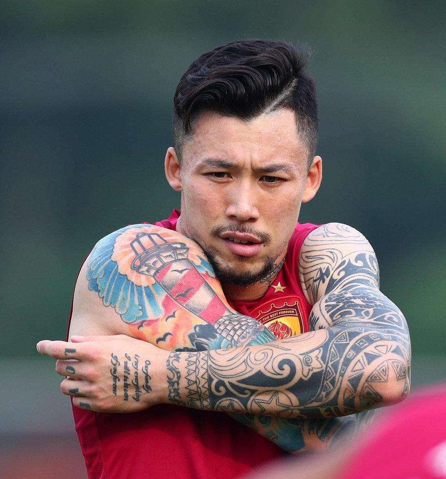 男足拉莫斯张琳芃一共赚到多少薪水(张琳芃30岁身价过千万,手臂纹身很