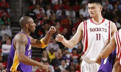 姚明nba为什么这么受欢迎(中国篮坛第一人！姚明在NBA有多受欢迎？这一幕足以说明)