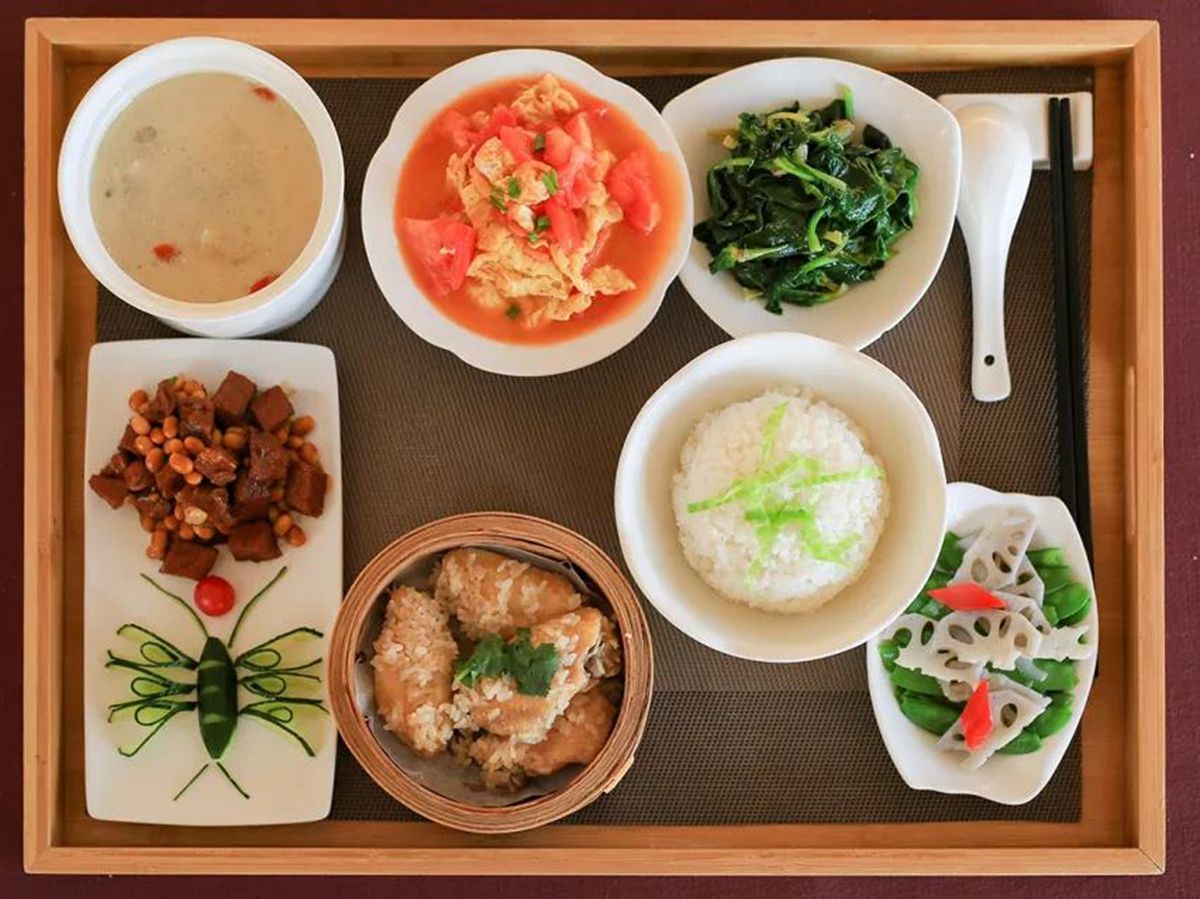 坐月子期间,产妇在饮食上需要注意什么问题?