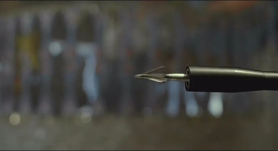 吴宇森第一部好莱坞枪战片，却终成影迷喉咙里，咽不下去的一根刺