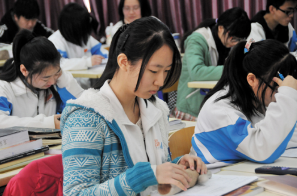 英语或将被踢出高考，教育部做出回应，家长：用处不大应该取消