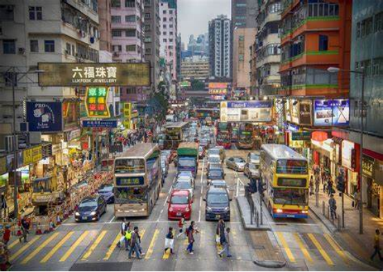 普通人在香港上班，一个月可以挣多少工资？