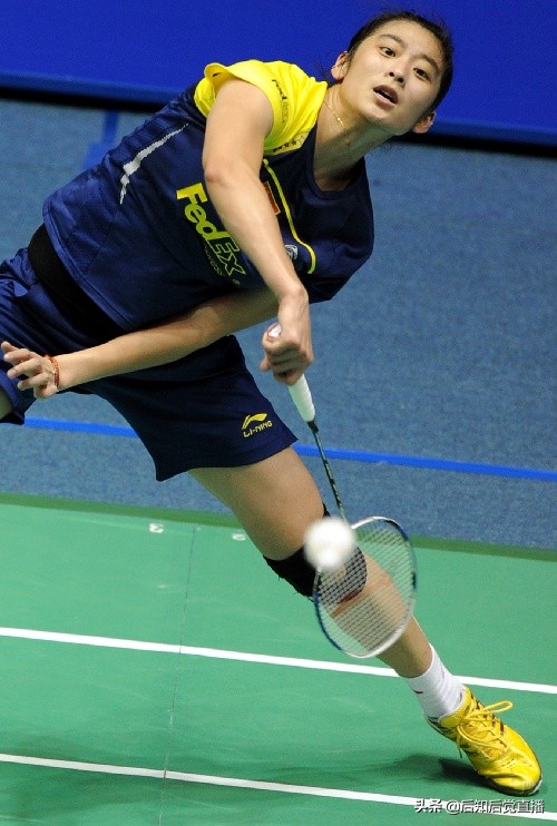 中国国家羽毛球队美女运动员王琳 大大的眼睛典型江南美女的长相