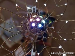 焊武帝！123个焊点、35个LED，手指硬核焊接术打造永恒郁金香……