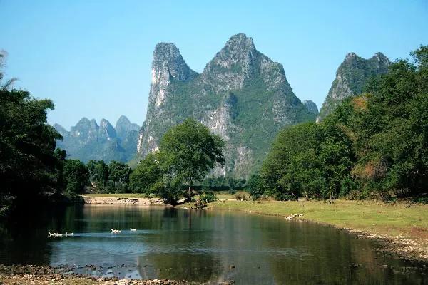 中英双语《游山西村》注释和译文