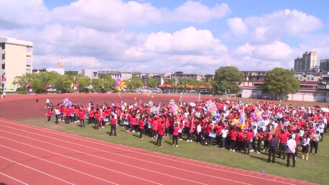 穿汉服、行冠礼、过成人门，新干二中隆重举行成人礼