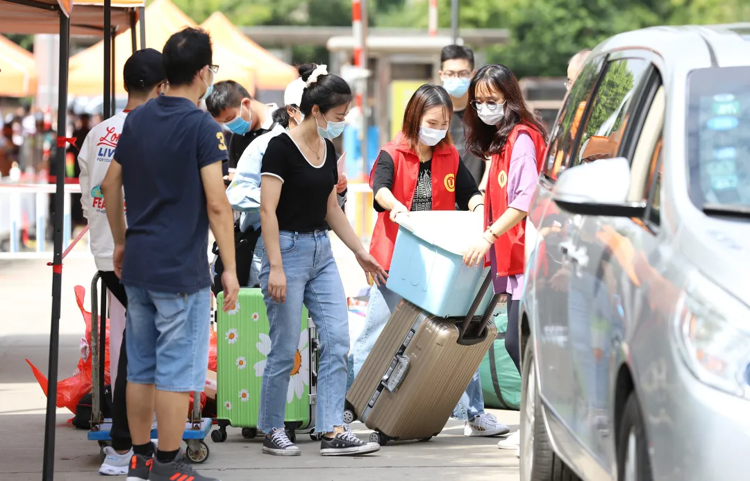 萌新你好 | 终于等到你！2020江苏大学新生报到现场直击