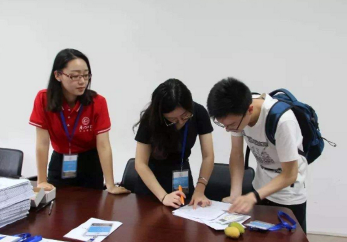 山东考生好难，2021高考滑档创新高，4万多名考生超本科线还滑档