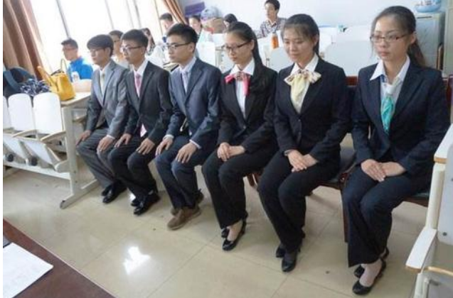 公务员迎来“新消息”，涨薪已经提上日程，年薪超过30万不是梦