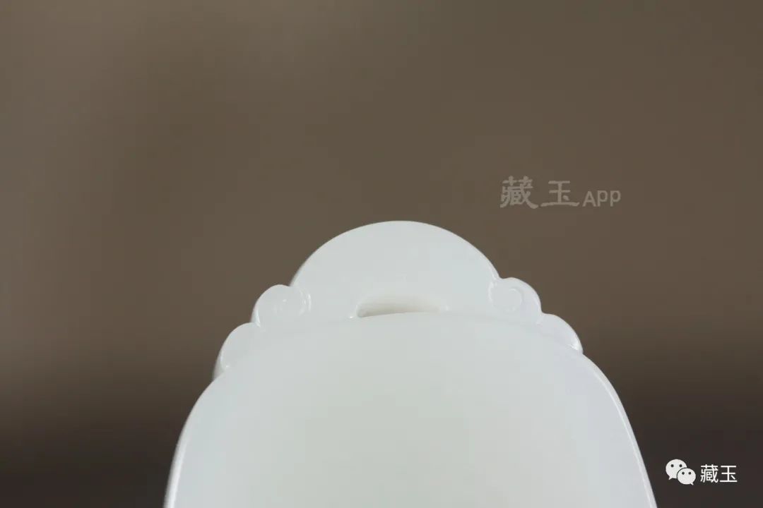 兼顾朴素与奢华的玉雕——平安无事牌