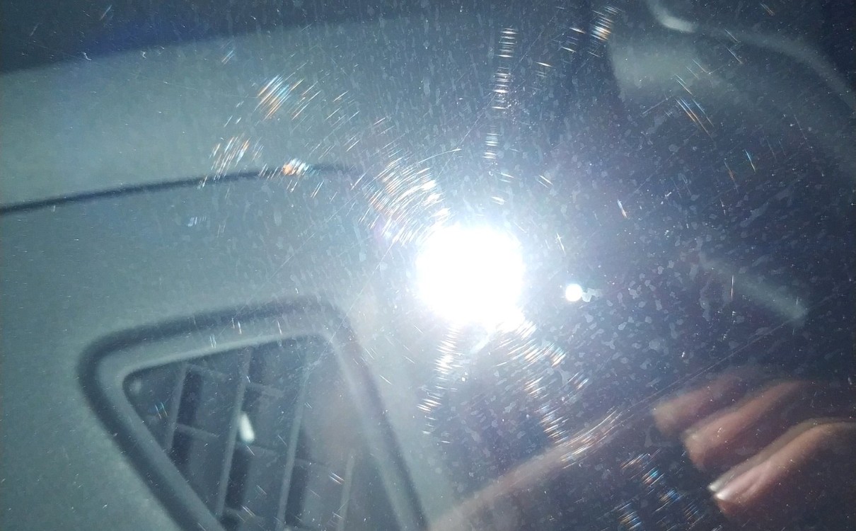 汽车玻璃划痕修复（车窗玻璃有划痕修复方法）
