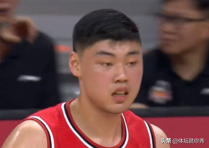 cba哪个球员最重(CBA版奥尼尔！2米18体重300斤，篮下强打3人都拉不住，这也太壮了)