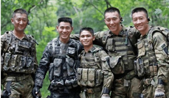 重温红色经典《战狼 1》,硬汉吴京带动了我的爱国情怀