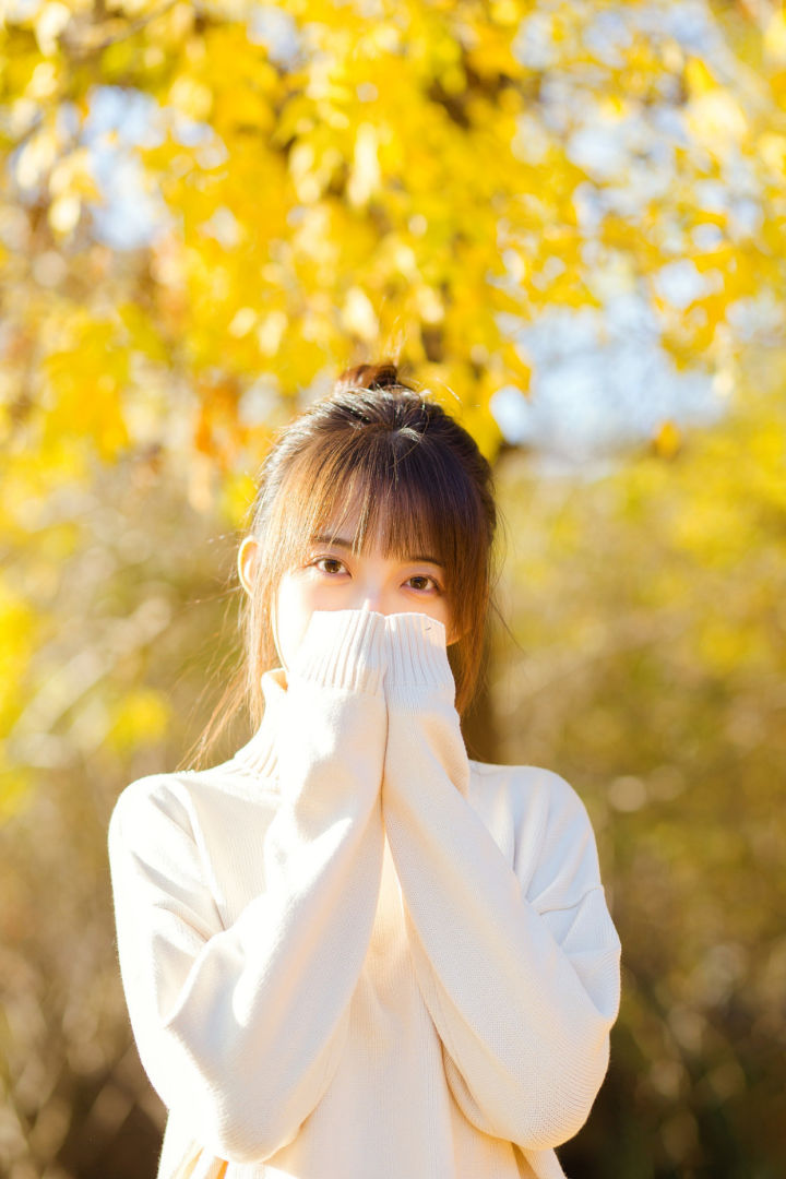 拍照不要姿势发愁,这些经典又自然好看的拍照姿势,人像摄影必备