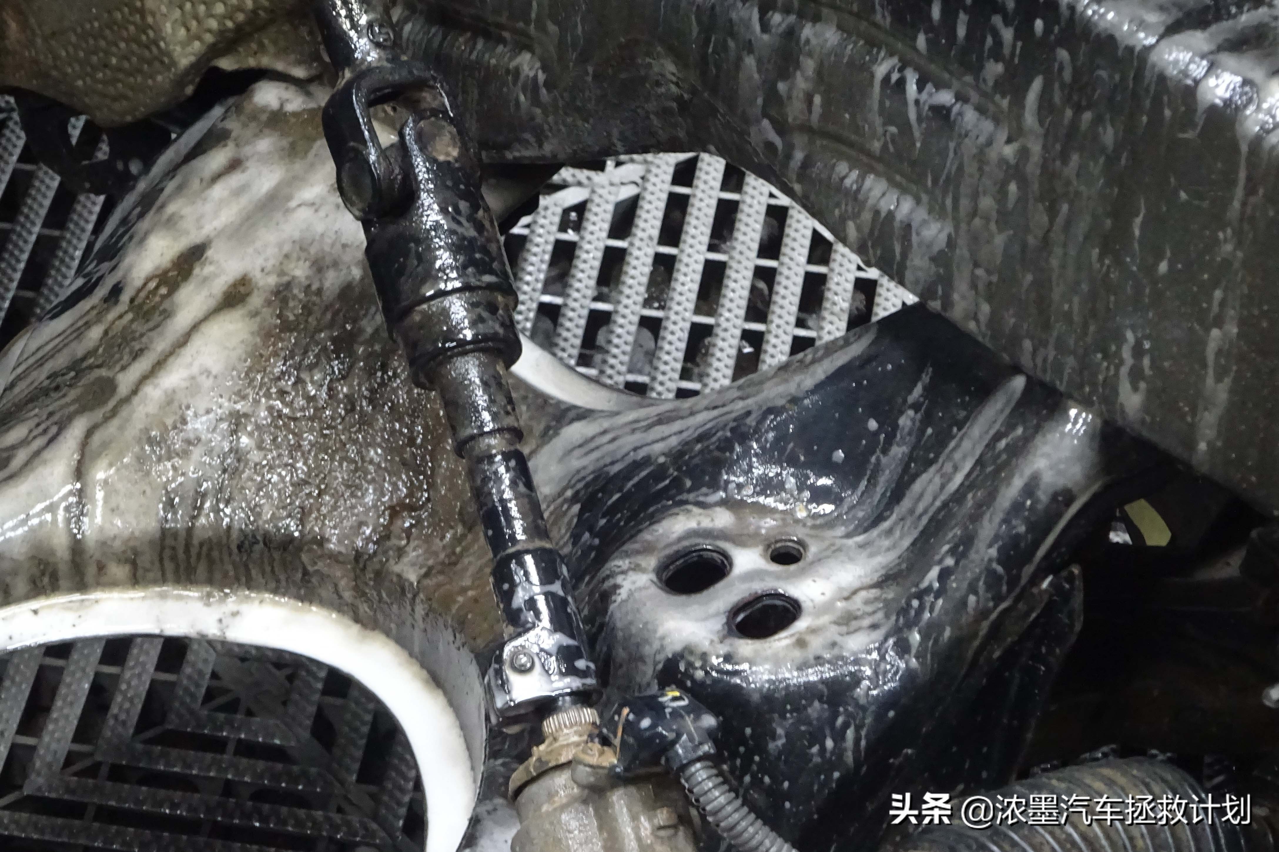 「璀璨明珠」修复整备一台破烂不堪的丰田皇冠，重新焕发盎然生机