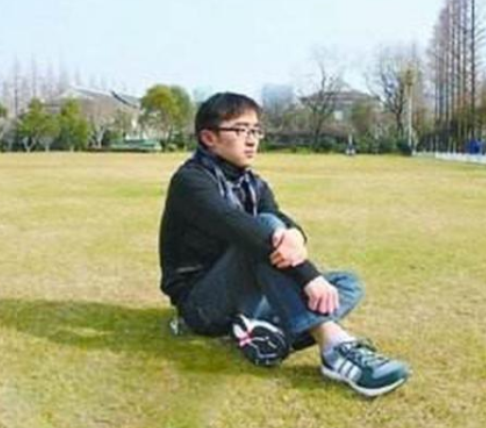 这四位从名校自动退学或被退学的学霸们，现在怎么样了？