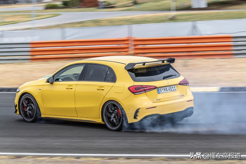 "地表最强小钢炮"!2020款奔驰a45马力高达421匹,配8速双离合