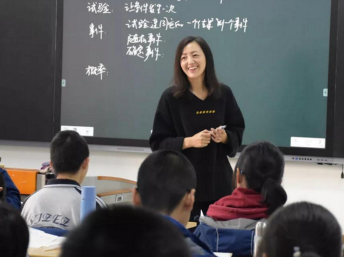 培训机构被叫停，新东方成第1个转型成功的机构，新增课程吸引人