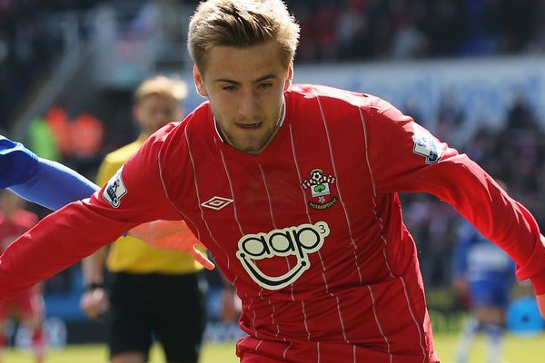 卢克肖便为英格兰首开纪录（决赛进球的卢克肖生日快乐：不用穆里尼奥的大脑，一样能涅槃重生）