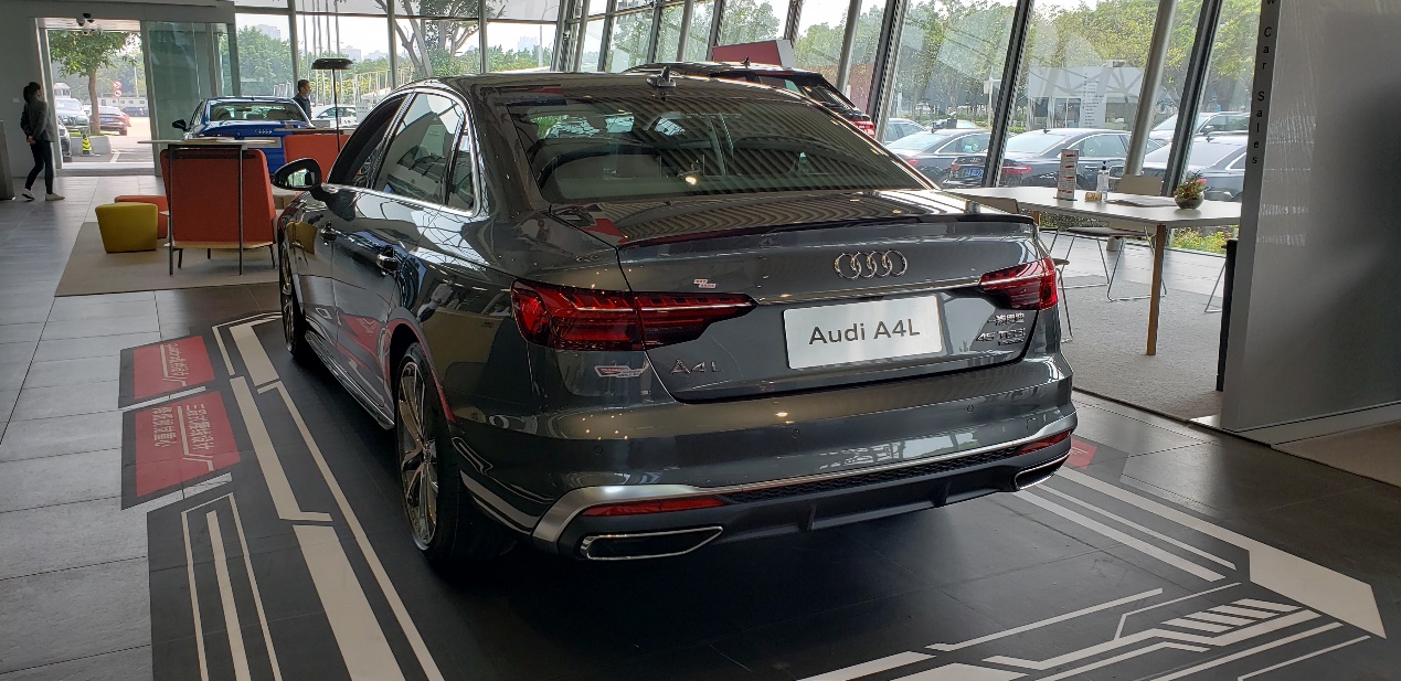 探访奥迪4S店，卖的更贵，反而人气更旺，新款A4L的外观成卖点