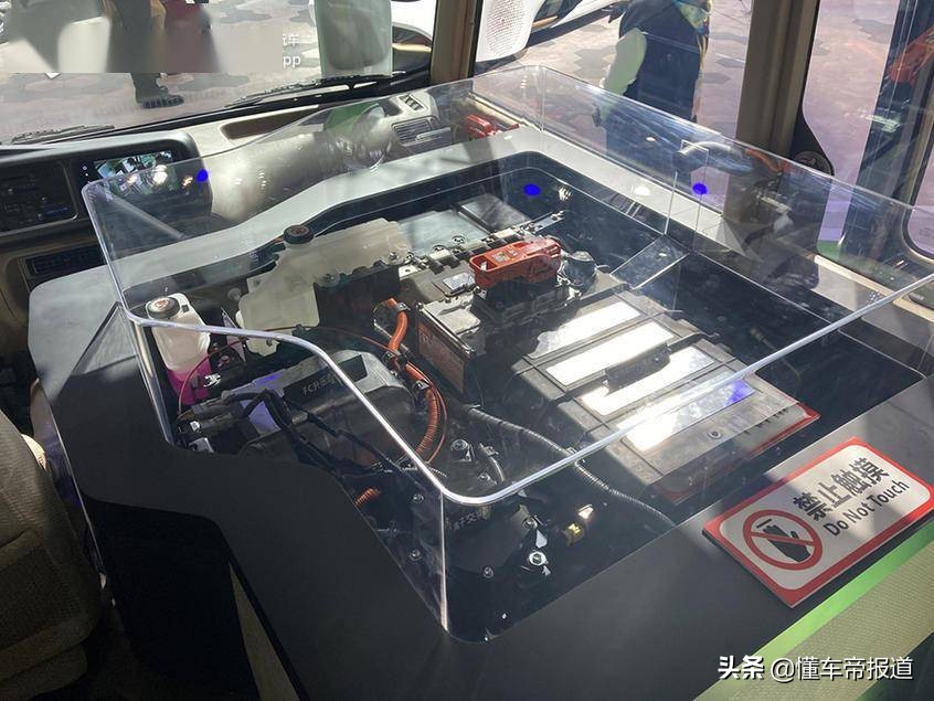 探馆｜氢燃料电池商用车！丰田FCEV柯斯达测试车亮相上海车展