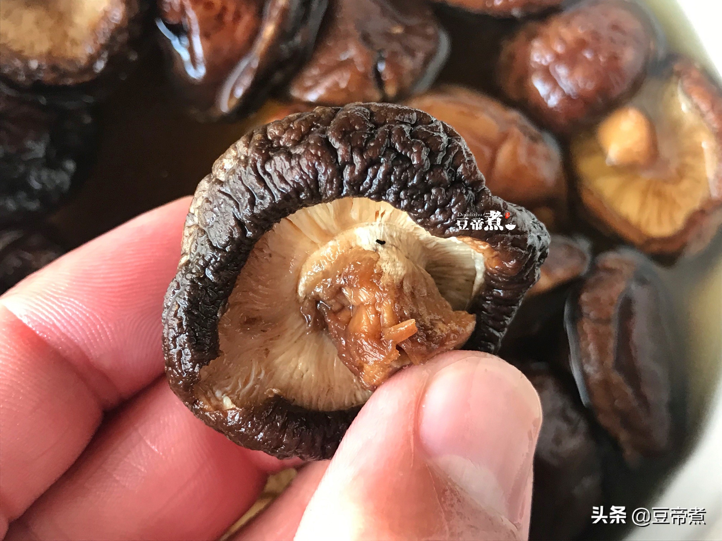 红烧肉卤肉怎么做才好吃，不妨试试我的做法，能让你多吃一碗饭