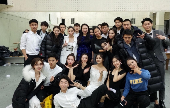 高考中烈士子女的加分问题，引起网友关注，有多人赞同加二十分