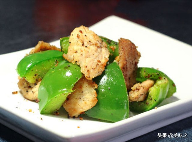 青椒炒肉片的14种做法，肉嫩味纯辣而不燥，营养丰富制作简单