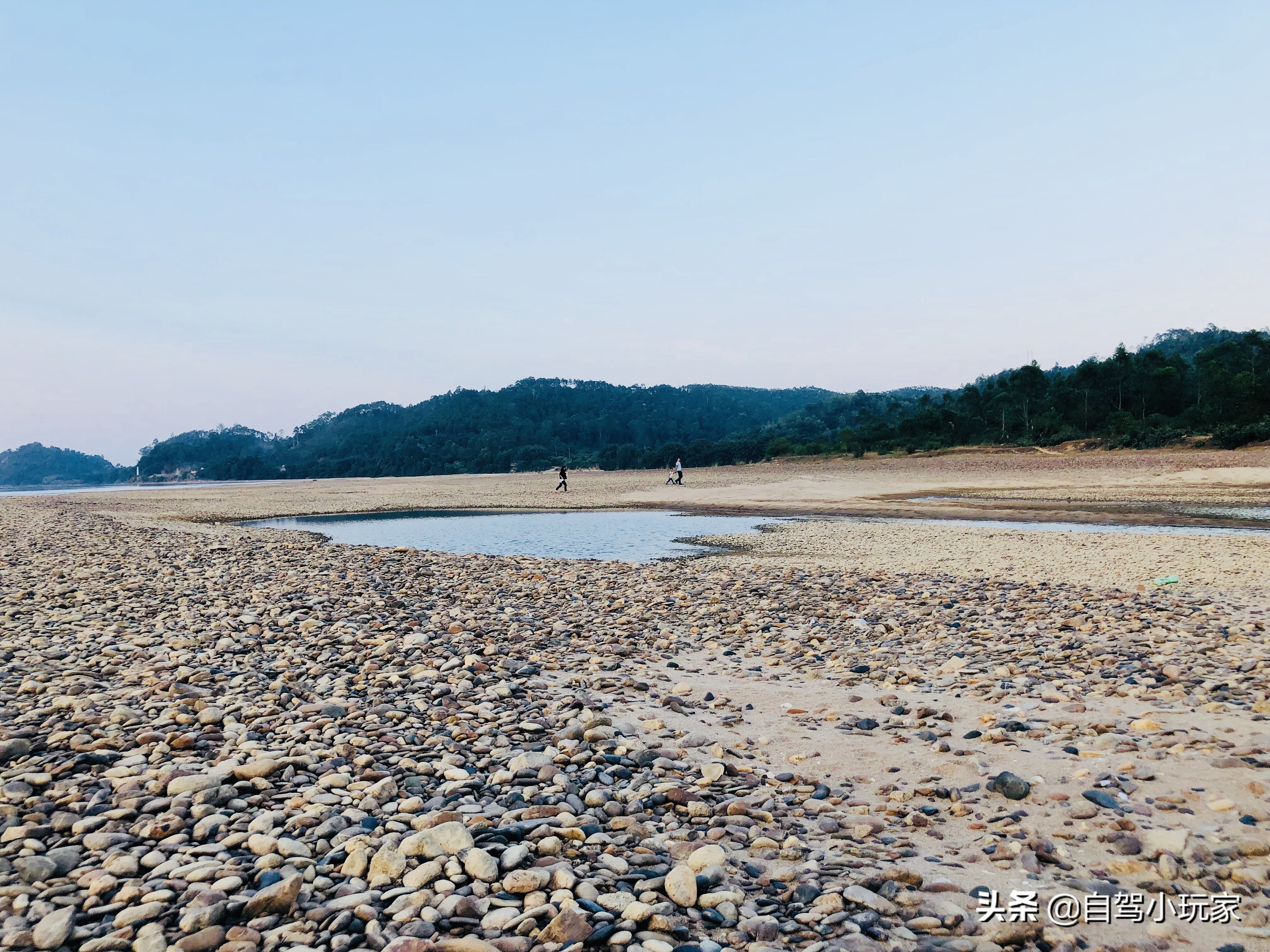 惠州罕见大河滩:踩沙滩,逛草地,钓大鱼,附近还能摘水果,爆爽