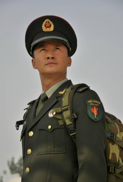 吴京的逆袭情史，因穷曾被两位美人嫌弃，邂逅谢楠后收获神仙爱情