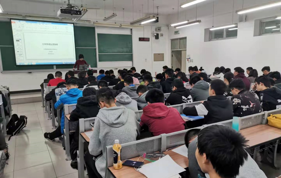 大学和这几类人走的近，可能会得到想不到的福利，大一新生要知道