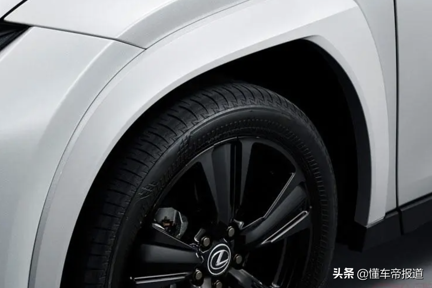 新车 | 约合人民币27.6万元起，雷克萨斯UX特别版发布，外观黑化