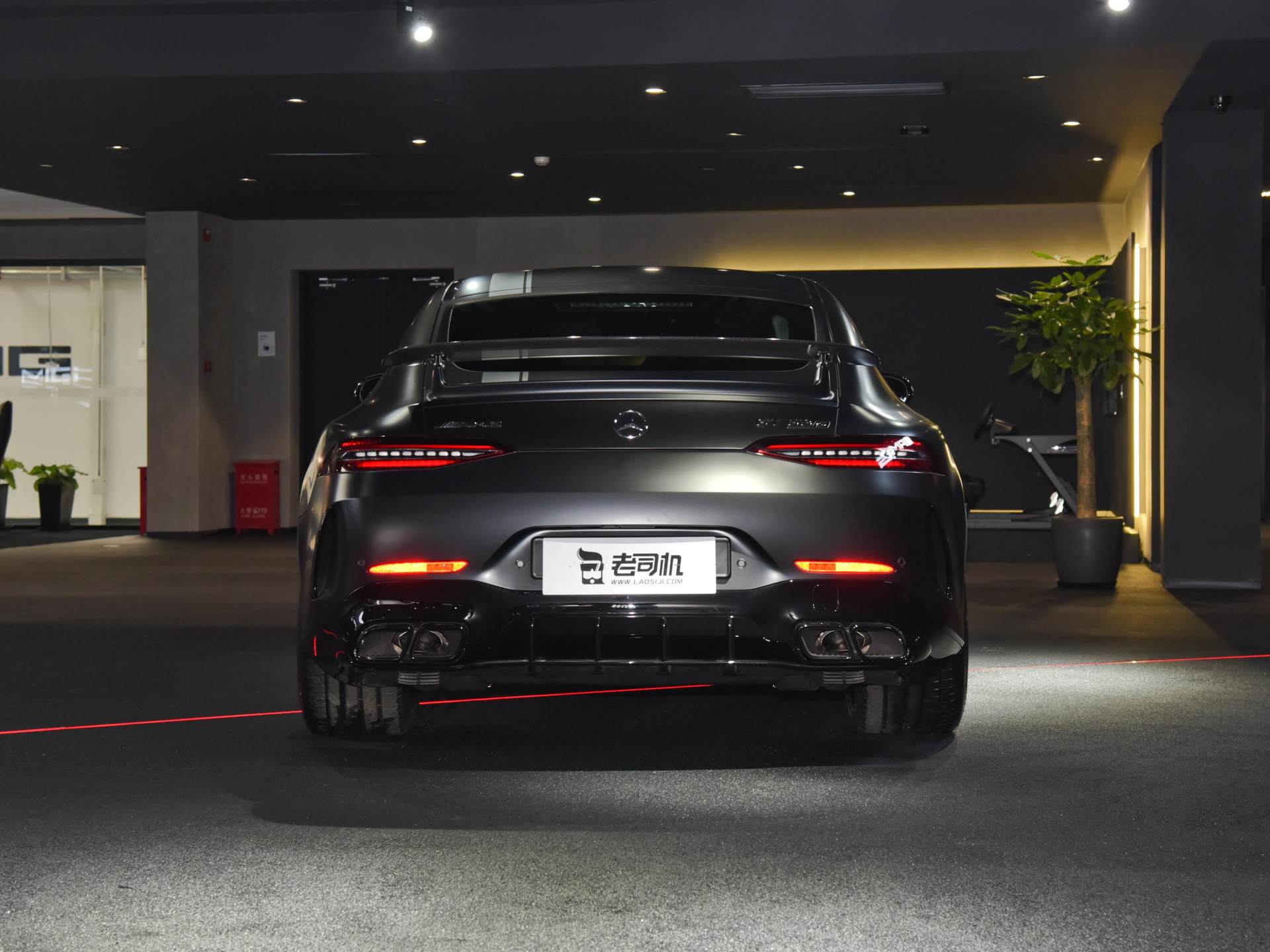 0 9at,超5米的大空间四门跑车,实拍奔驰amg gt