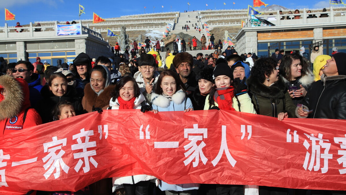 诗颂民族情，共谱团结歌