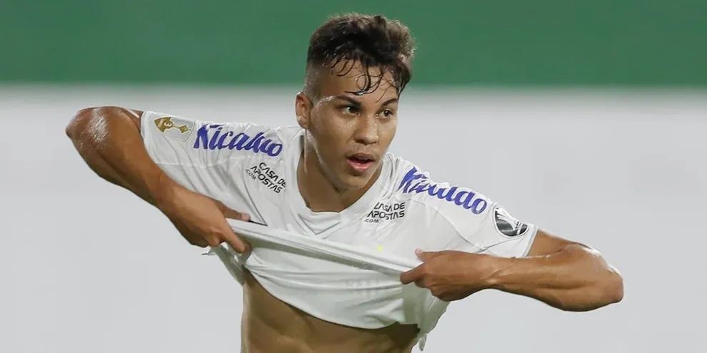 若热将在周四到达都灵城报道（尤文战胜蒙扎捧起贝卢斯科尼杯，桑托斯锋线新星将以300万欧加盟）