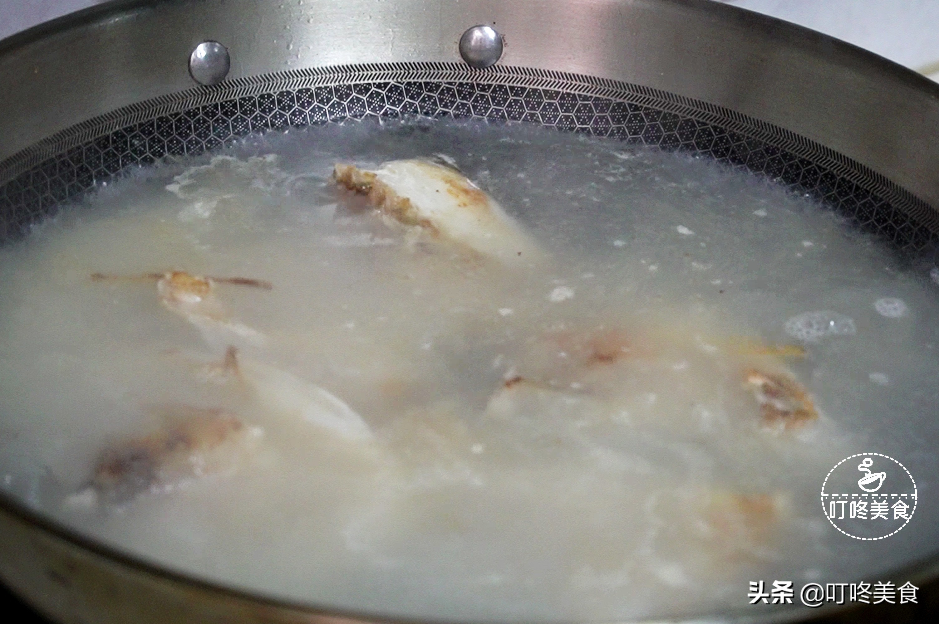魚(yú)頭湯的做法,魚(yú)頭湯的做法最正宗的做法視頻
